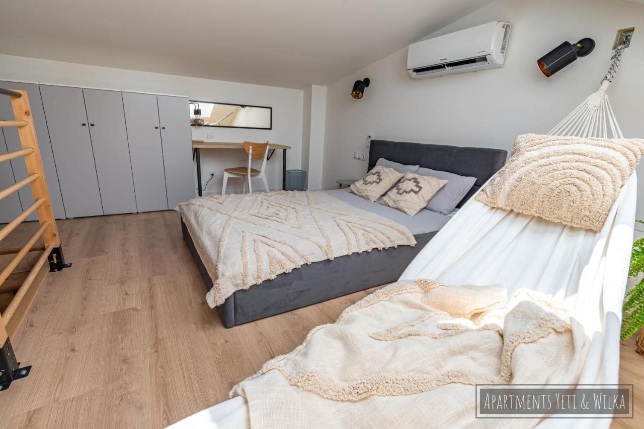 Apartamenty Yeti & Wilka W Centrum Chorzowa: Wilk Екстериор снимка